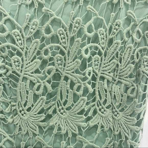 Lulus lace Green Party dress - Picture 6 of 7